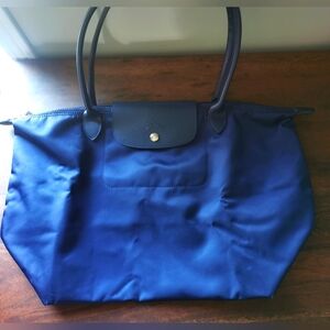 Longchamp Women's Tote Bag. La Pliage Medium Long. Navy